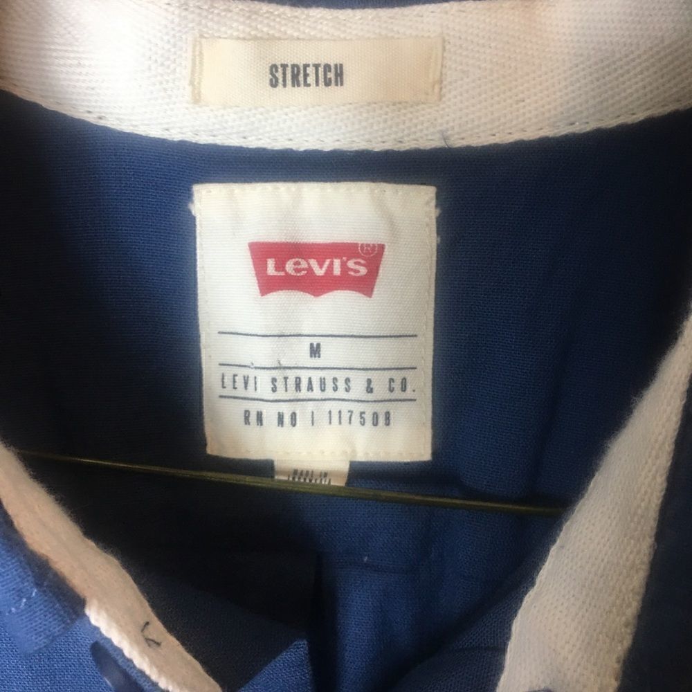 Levi’s Button Up Top - Picture 4 of 7